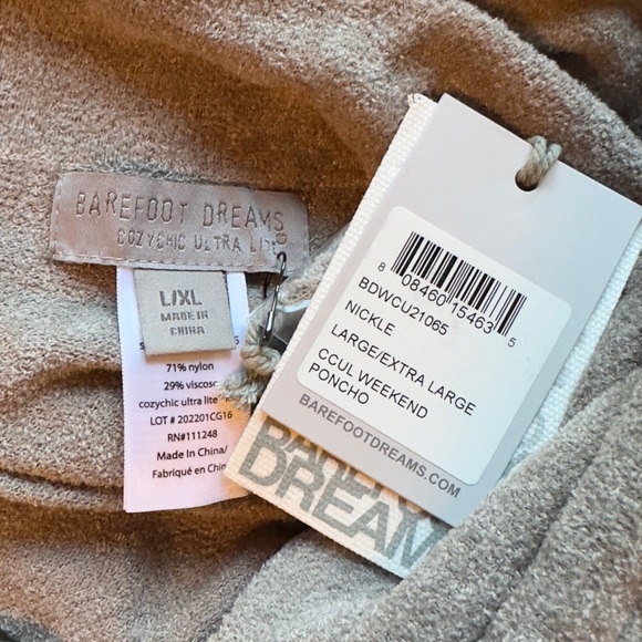 BAREFOOT DREAMS CozyChic Ultra Lite Weekend Poncho in Nickel - Picture 6 of 6